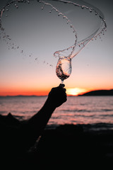 Bicchiere di vino al tramonto