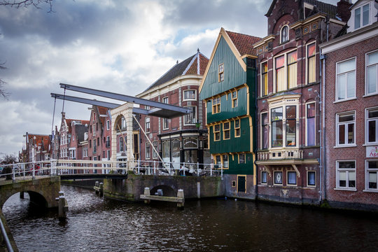 alkmaar canal houses
