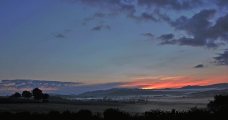 BELLEZZE DI CALABRIA 
Prime luci dell'alba in sila .