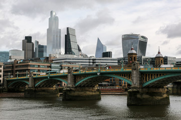 Vista de Londres y el T&aacute;mesis en invierno