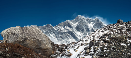 Lhotse is de vierde hoogste berg ter wereld op 8.516m 27.940 ft. Himalaya, Nepal