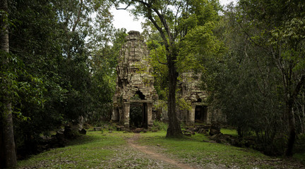 Fototapeta na wymiar Abandoned entrance stupa of Preah Khan Hindu temple, set of Tomb Raider movie, in Angkor Wat Unesco park, Siem Reap, Cambodia