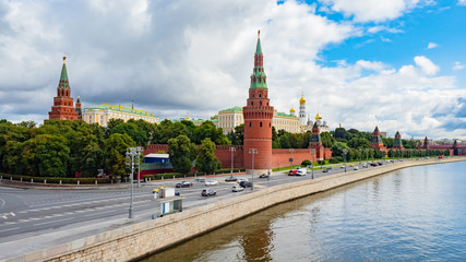 Obraz premium Moscow. Russia. Panorama of the Kremlin embankment from a height. Kremlin embankment on a cloudy summer day. Architectural ensemble of the Moscow Kremlin. Symbol of the Russian capital.