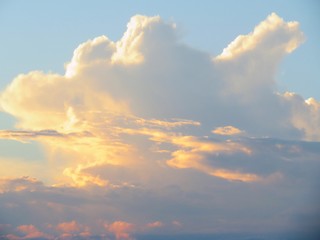 日本の田舎の風景　6月　初夏の夕暮れの雲