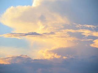 日本の田舎の風景　6月　初夏の夕暮れの雲
