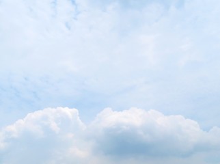 Fototapeta premium 日本の田舎の風景 6月 空と雲