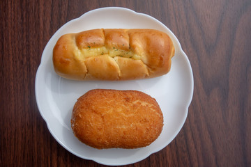 ソーセージの入ったパンとカレーパン