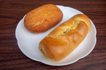 ソーセージの入ったパンとカレーパン