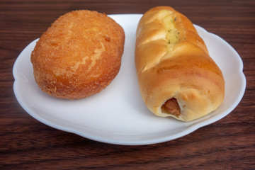 ソーセージの入ったパンとカレーパン