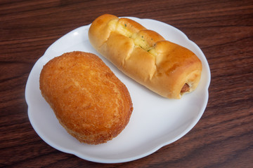 ソーセージの入ったパンとカレーパン
