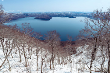 【青森県十和田湖】御鼻部山から眺める初春の十和田湖