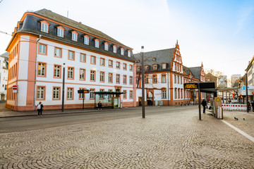 Der Schillerplatz an einem Menschenleeren Tag