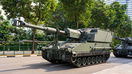 Self-propelled artillery