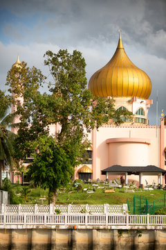 Kuching City Mosque