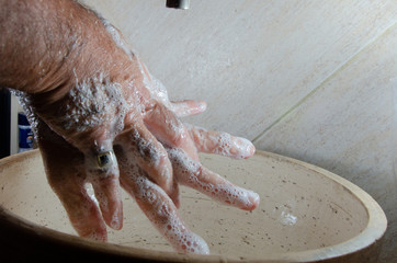 Covid 19 desinfección de manos con agua y jabon 