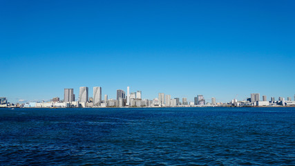 快晴の東京　東京湾に面した大都会