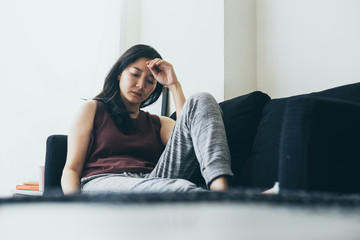 Obraz premium sad serious woman.depressed emotion panic attacks alone young people fear stressful.crying begging help.stop abusing domestic violence,person with health anxiety, bad frustrated exhausted feeling down