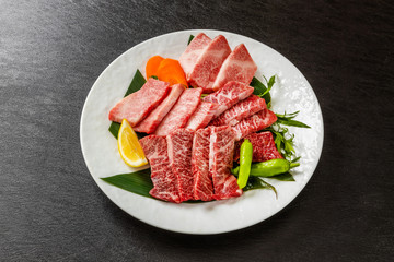 和牛で焼肉　Japanese style luxury grilled beef