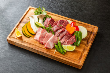 和牛で焼肉　Japanese style luxury grilled beef