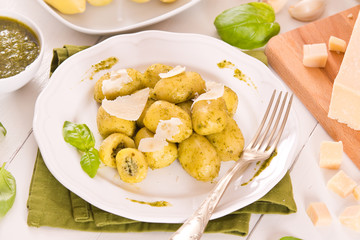 Potato gnocchi stuffed with pesto sauce.
