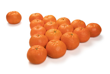 Side view of a billiard pyramid of fifteen tangerines on a white background