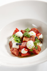 Tuna with stracciatella cheese and spicy sauce