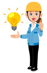 アイデアを褒めるヘルメットを着用し青い作業着を着た女性
