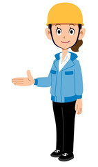 右側を紹介するヘルメットを着用し青い作業着を着た女性
