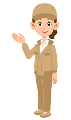 右上に手のひらを向け紹介するベージュ色の作業着の女性
