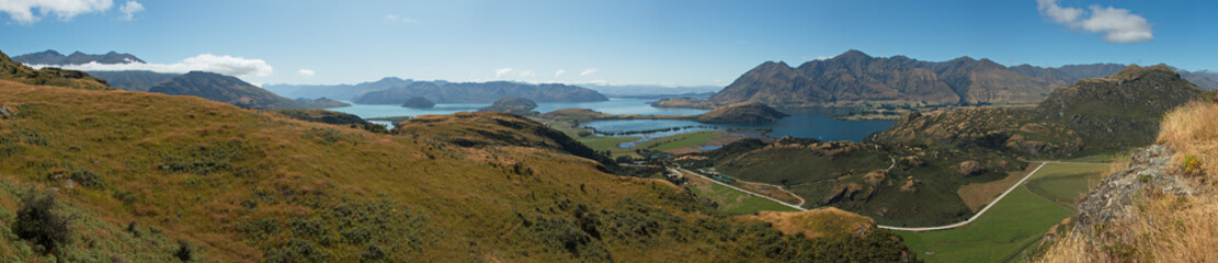 Fototapeta na wymiar View of Lake Wanaka from Lake Wanaka Viewpoint in Otago on South Island of New Zealand 