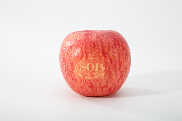 red apple