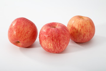 red apple