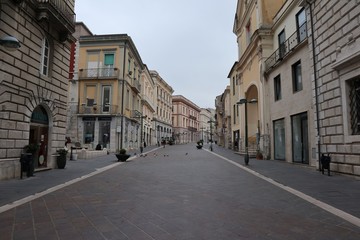 Fototapeta na wymiar Benevento - Corso Garibaldi durante la quarantena