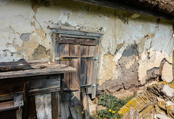 Fototapeta na wymiar Old window in an abandoned house 
