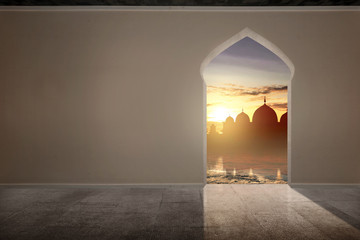 The arch on the wall with mosque view