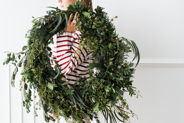 Fresh green Christmas wreath © rawpixel.com