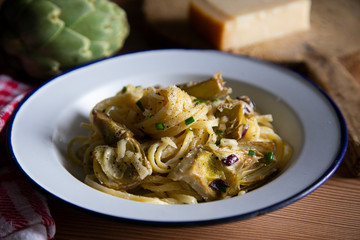 Pasta with parmesan and artichokes
