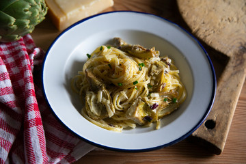 Pasta with parmesan and artichokes
