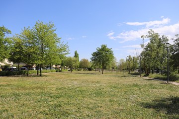 Le parc Bourlione à Corbas, grand espace vert - Ville de Corbas - Département du Rhône - France