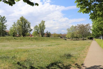 Le parc Bourlione &agrave; Corbas, grand espace vert - Ville de Corbas - D&eacute;partement du Rh&ocirc;ne - France