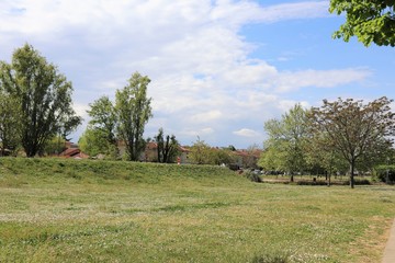 Le parc Bourlione à Corbas, grand espace vert - Ville de Corbas - Département du Rhône - France