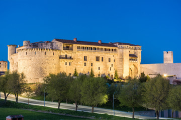 Fototapeta na wymiar The Cuéllar castle, in Mudejar style, a beautiful place to visit (Segovia, Spain)