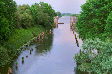 Fototapeta na wymiar canal - an artificial lake, navigable channel