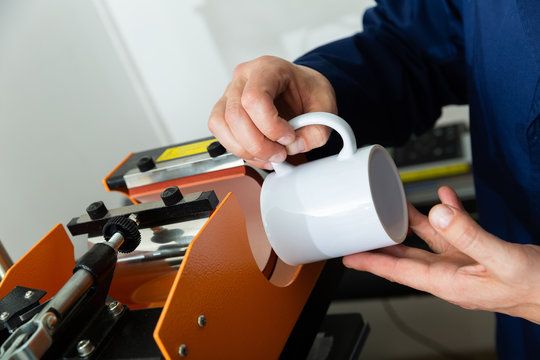 Ceramic mug drawing machine