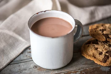 Rolgordijnen Hot chocolate with chocolate chip cookies © Rawpixel.com