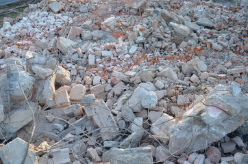 nalot , po bombach  , ,gruzowisko , wyburzanie budynków , ,kataklizm , wojna ,po bombie , wyrwa , gruzowisko , po spaleniu ,, nalot , po bombie , kino Staszów , bombardowanie ,wyburzanie koparką