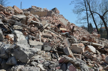 nalot , po bombach  , i ,gruzowisko , wyburzanie budynków ,wyburzanie domów ,kataklizm , wojna ,po bombie , wyrwa , gruzowisko , po spaleniu ,, nalot , po bombie , kino Staszów , kino Syrena Staszów