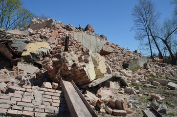 nalot , po bombach bombardowanie , trzęsienie ziemi ,gruzowisko , wyburzanie budynków ,wyburzanie...