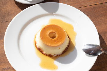 
small milk pudding of 
confectionery and bakery