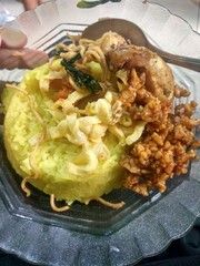 scrambled eggs with yellow rice